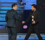 Shahrukh Khan, Salman Khan at The Renault Star Guild Awards Ceremony in NSCI, Mumbai on 16th Jan 2014